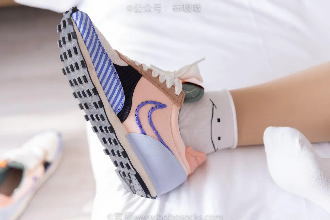 [BoBoSocks袜啵啵]NO.062 涵涵-运动鞋、白棉袜、厚肉丝 [145P]插图6